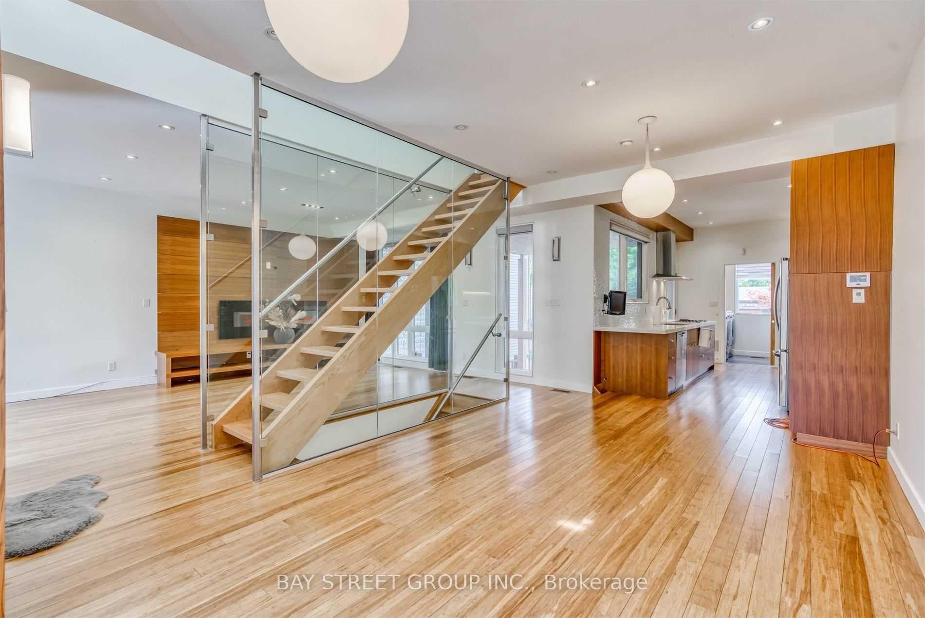 296 Borden Street photo 7