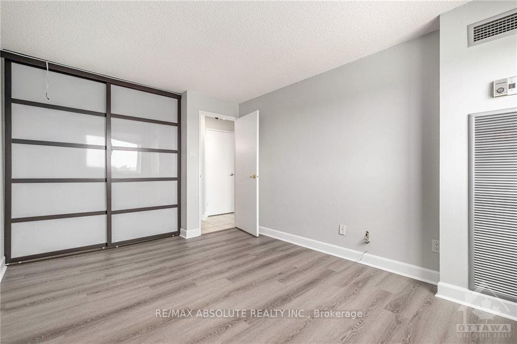 1100 AMBLESIDE Drive Unit 912 photo 9