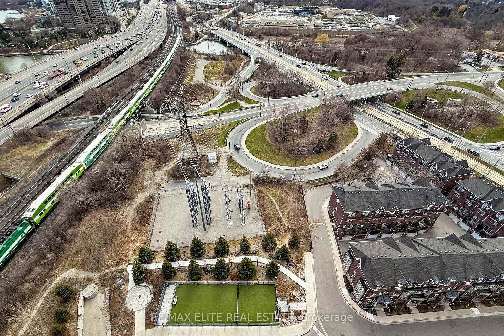 105 The Queensway Avenue Unit 2004 photo 33