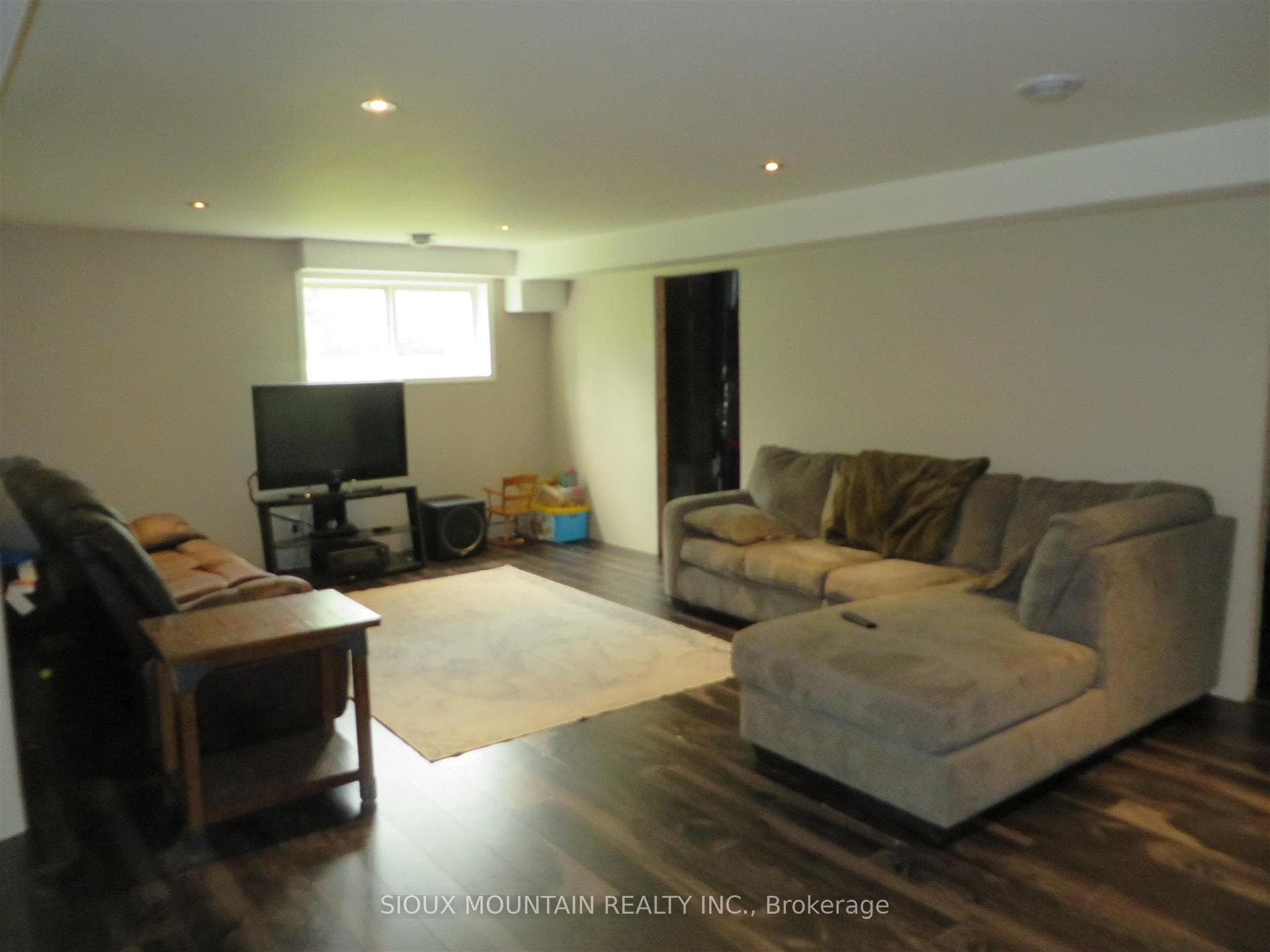 89 Evergreen Drive photo 16