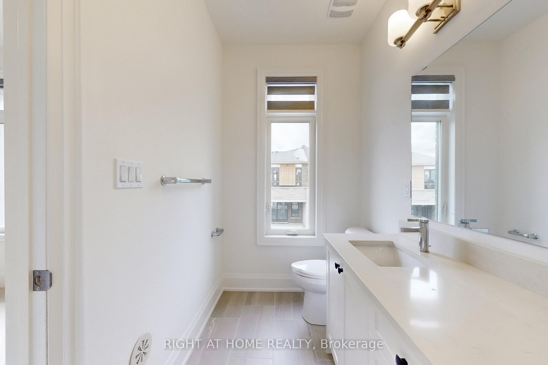 3300 Taha Gardens photo 31
