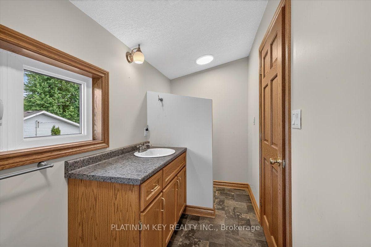 282 Beattie Street photo 30