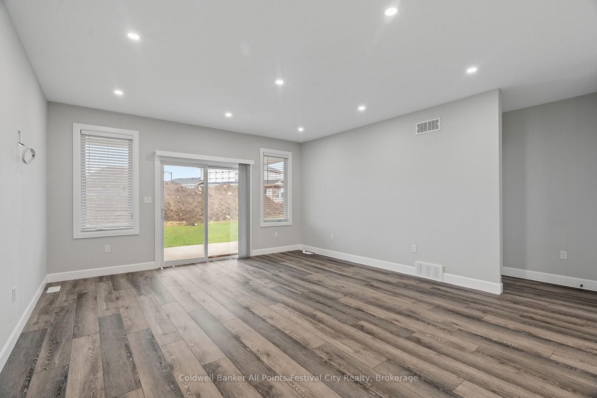 463 Warren Street photo 23