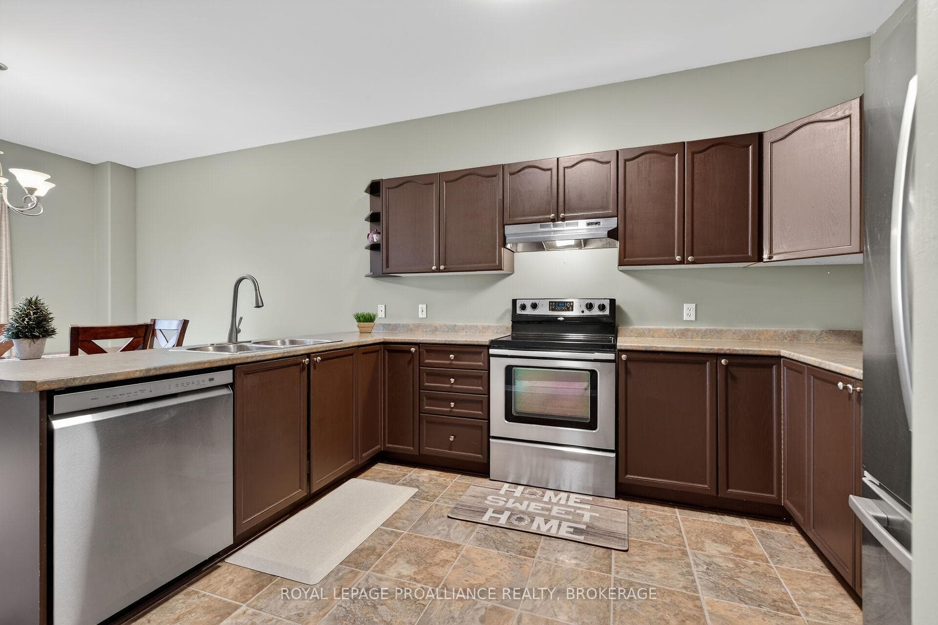 462 Weston Crescent photo 18