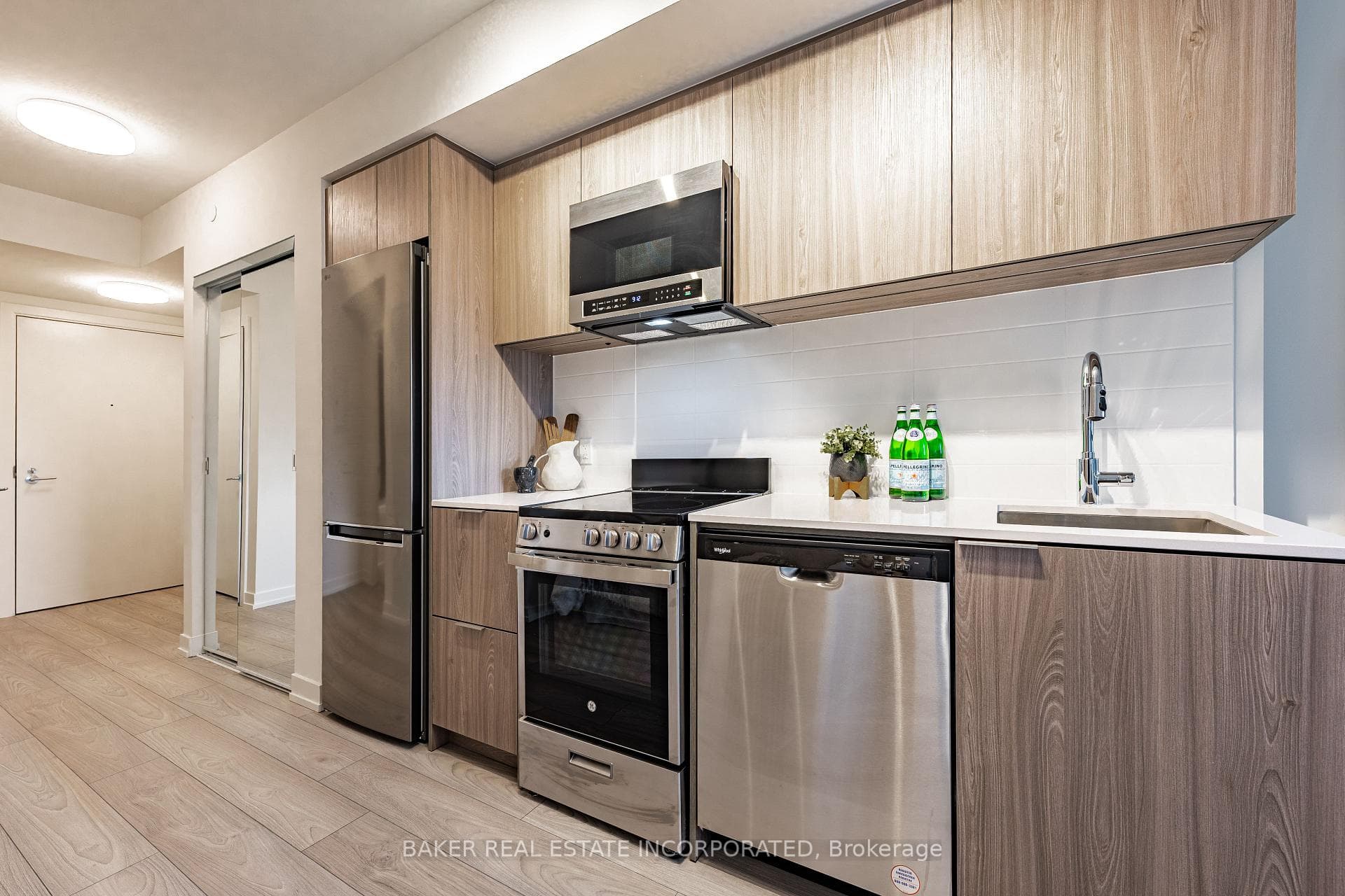 223 Redpath Avenue Unit 512 photo 7