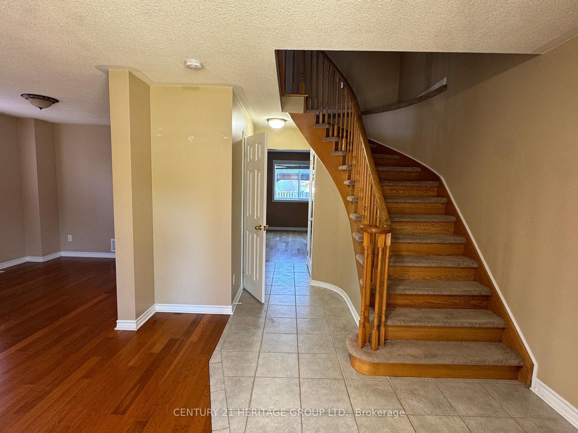 82 Kenwell Crescent photo 2