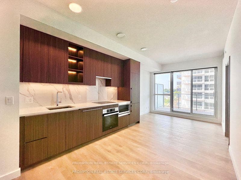 27 McMahon Drive Unit 1808 photo 6