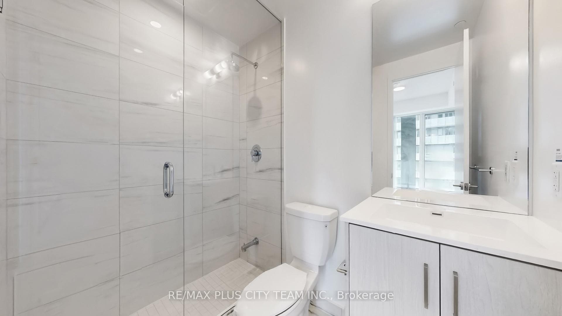 180 Front Street Unit 2808 photo 12