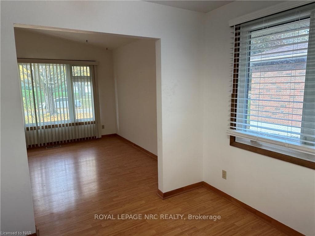 42 LEASIDE Drive Unit UPPER photo 10