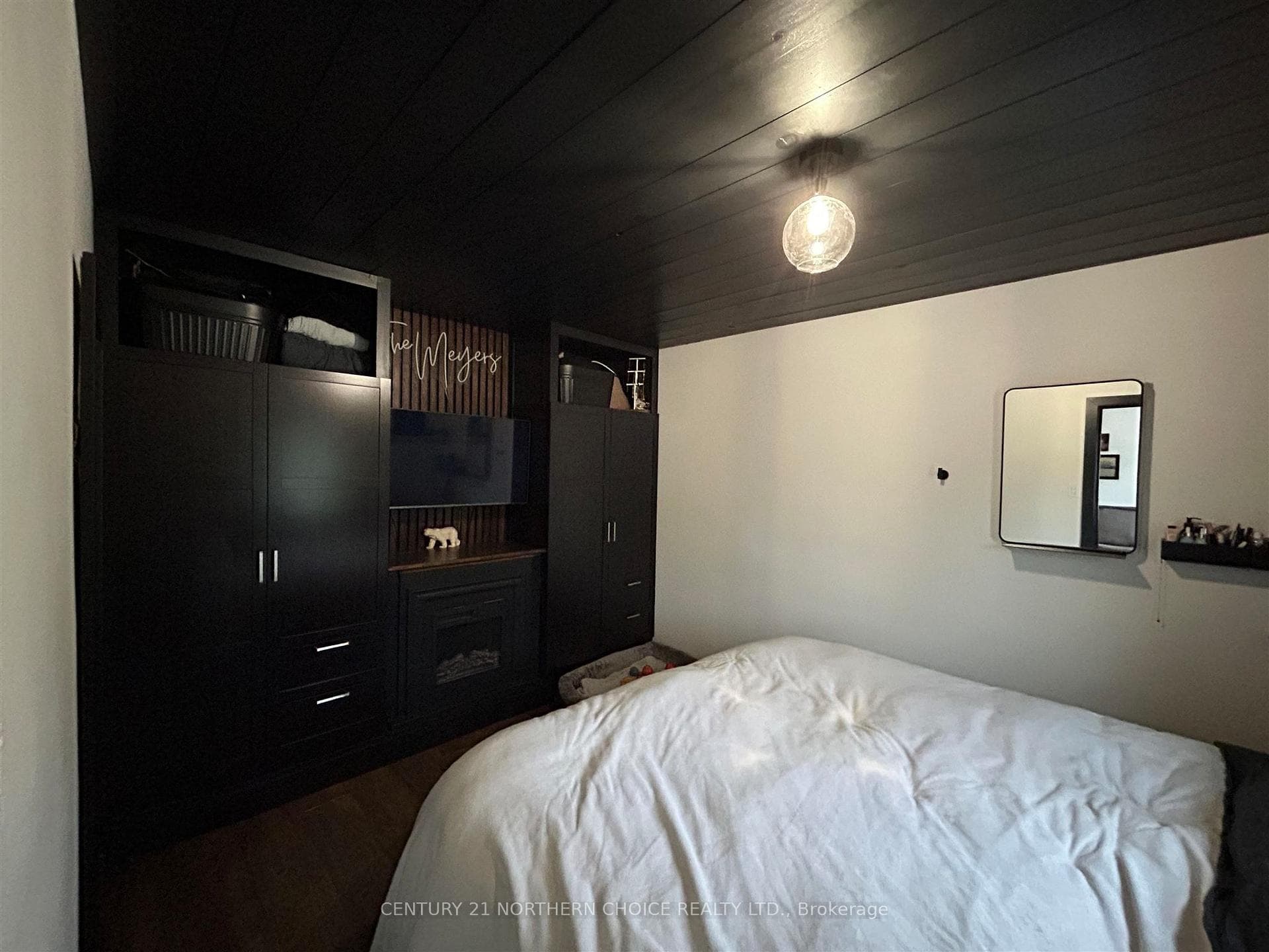 907 SMITH Avenue photo 17