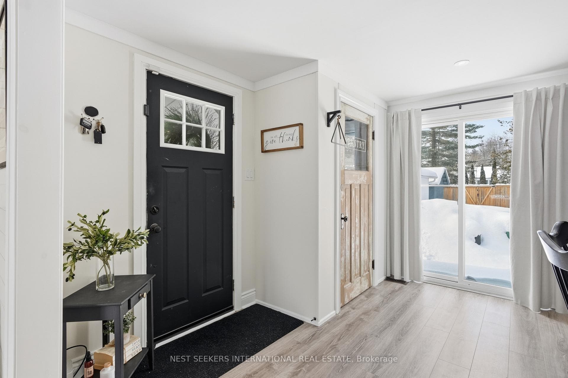 920 Barry Avenue photo 19