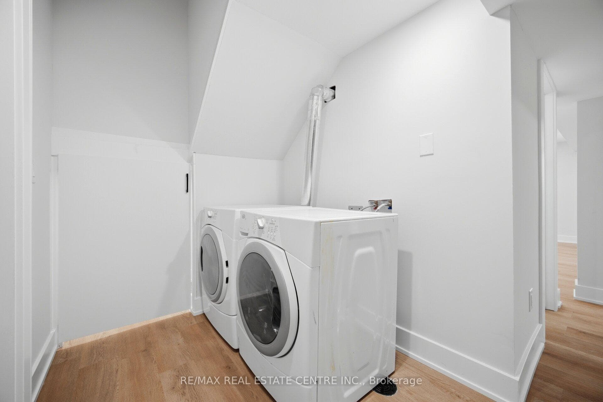 109 Glencrest Boulevard photo 41