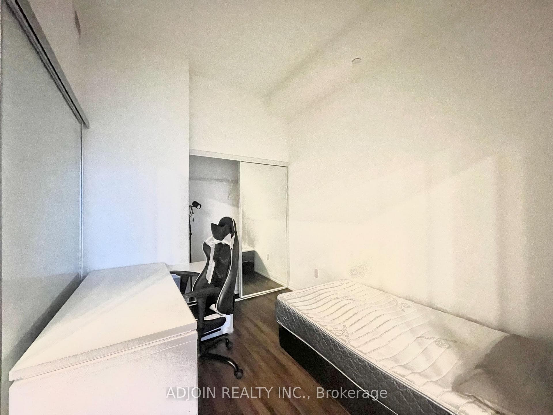 75 Canterbury Place Unit 1815 photo 8