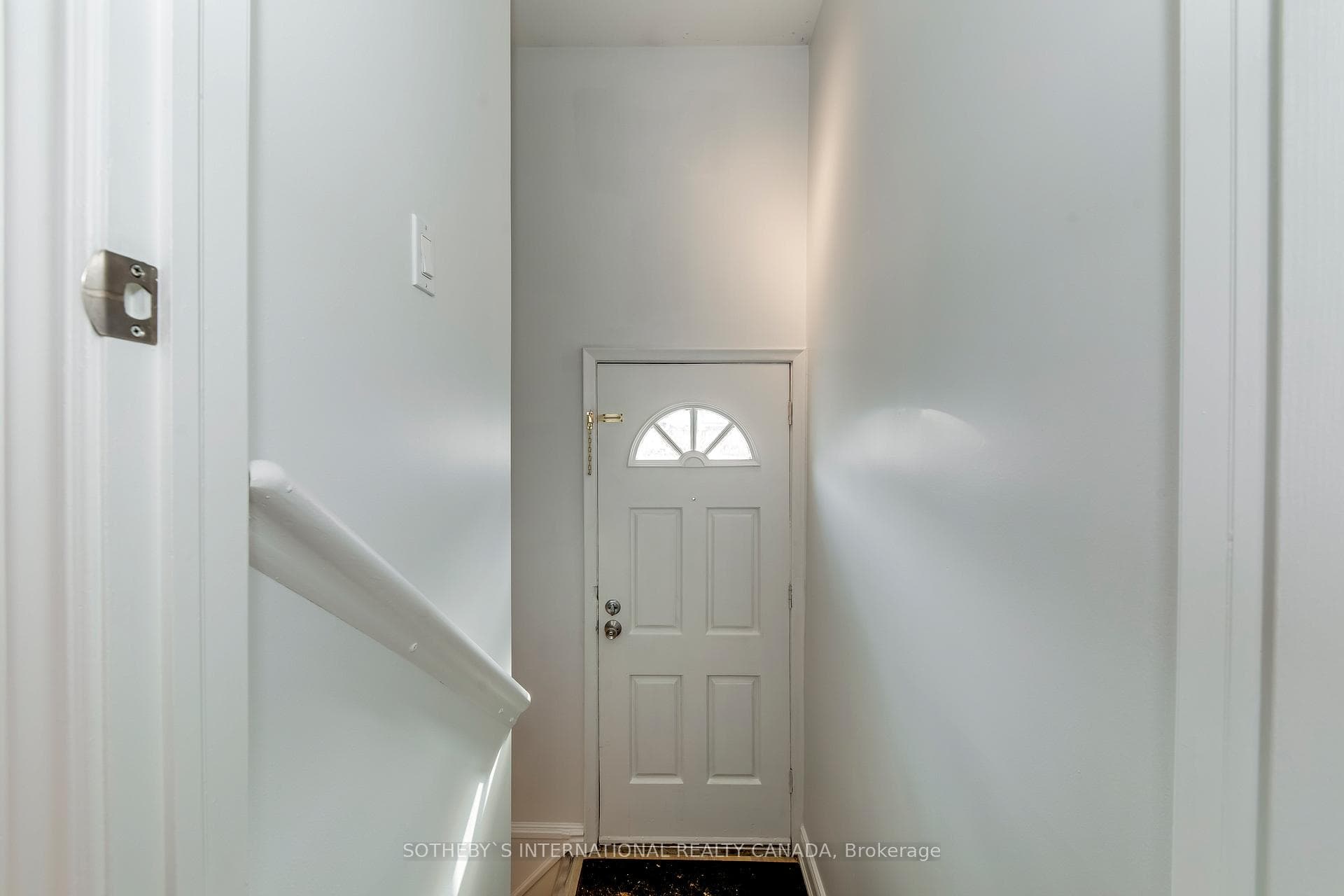 Separate entrance to lower