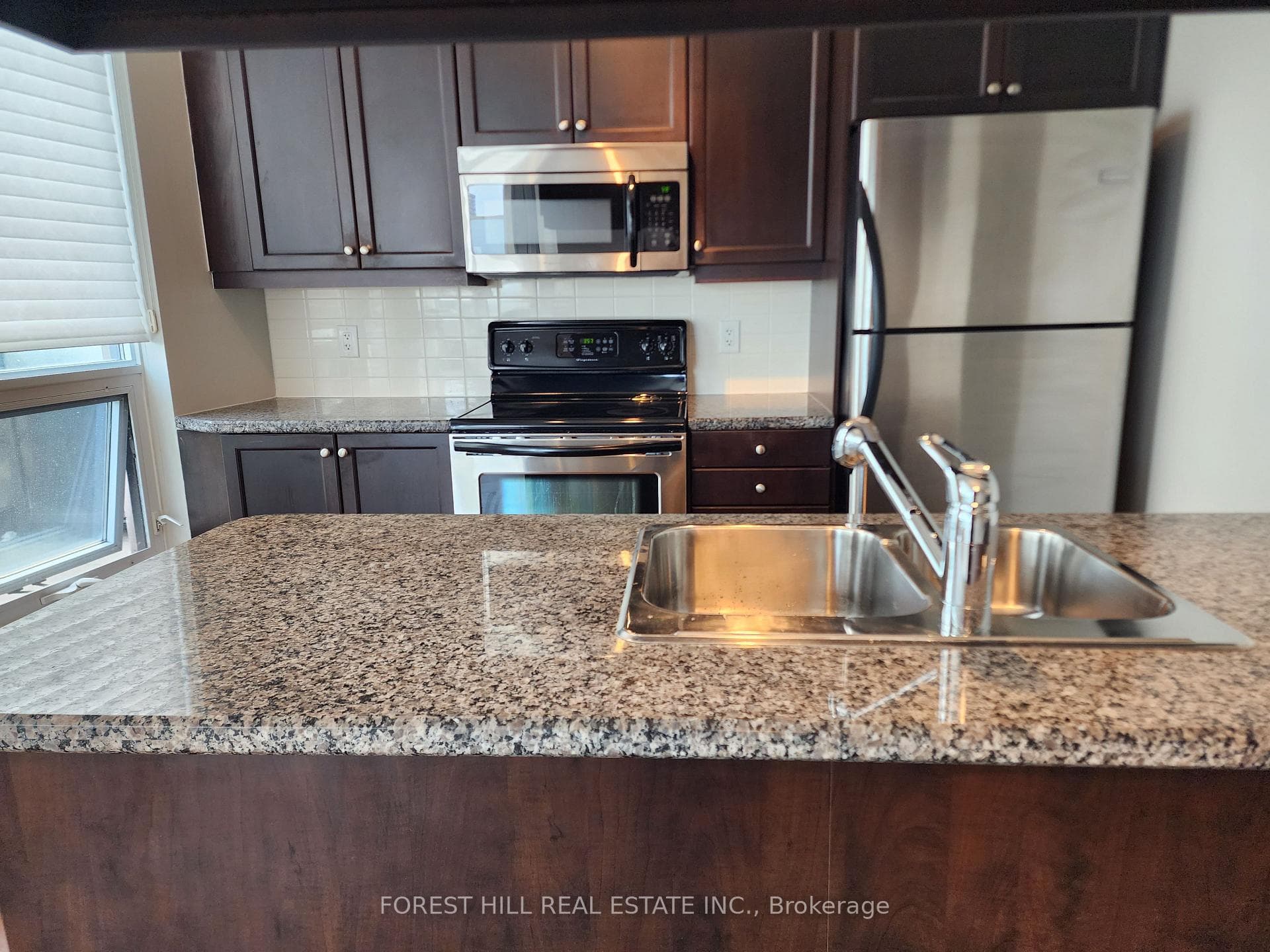 500 St. Clair Avenue Unit 401 photo 3
