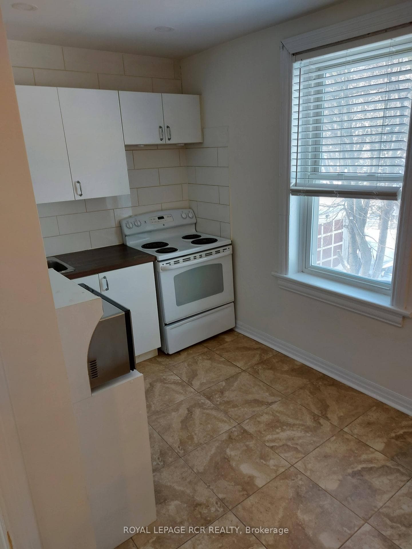 124 Poplar Avenue Unit Upper photo 5