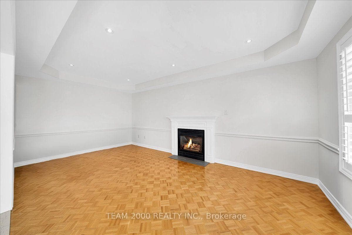 26 Crown Crescent photo 16