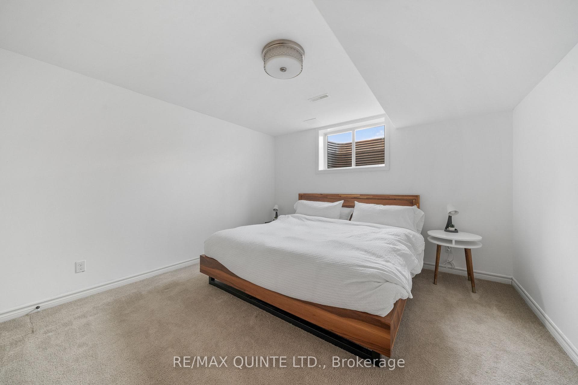 8 Vertis Court photo 31