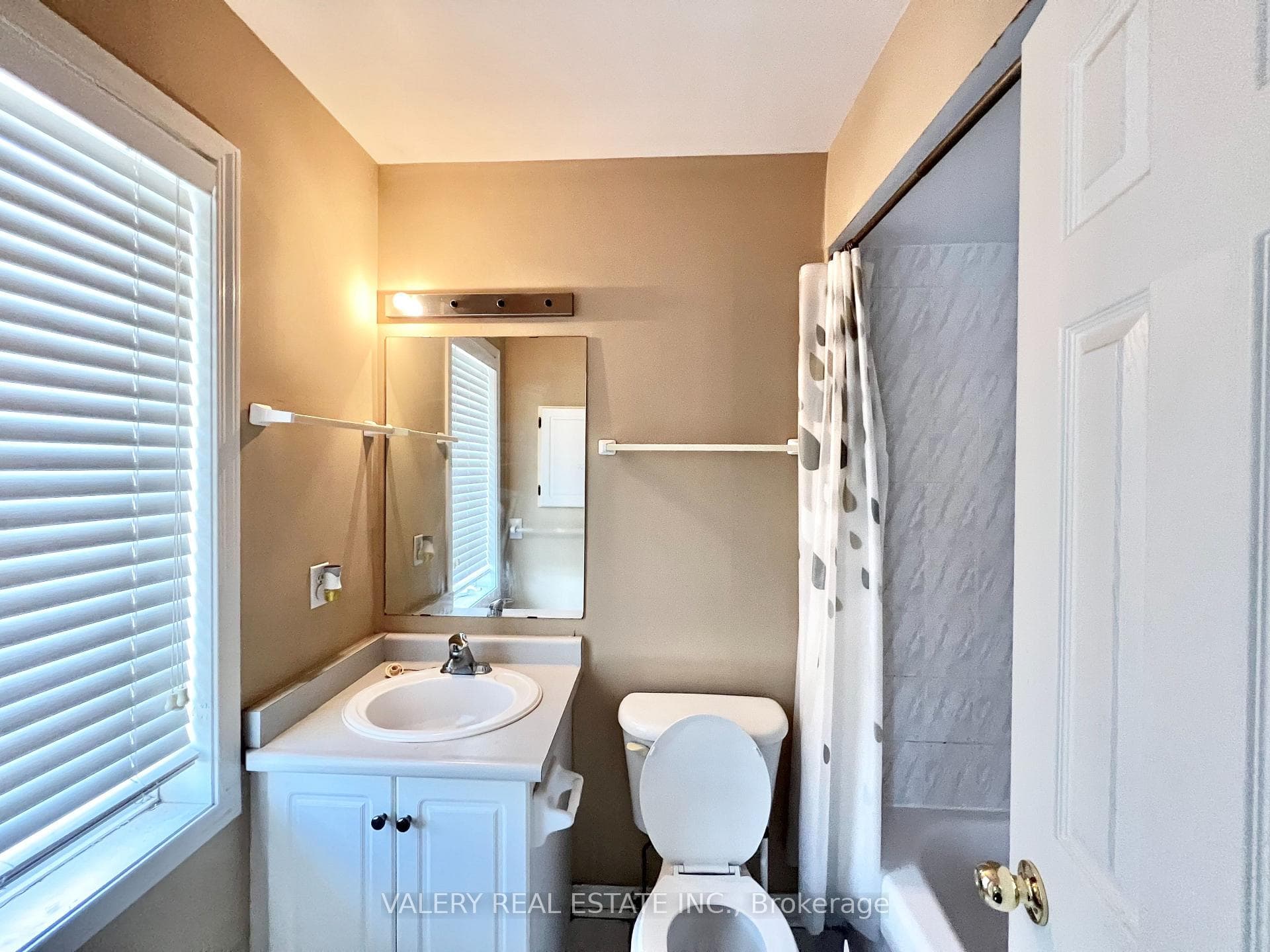 80 Acorn Pl Place Unit 61 photo 18
