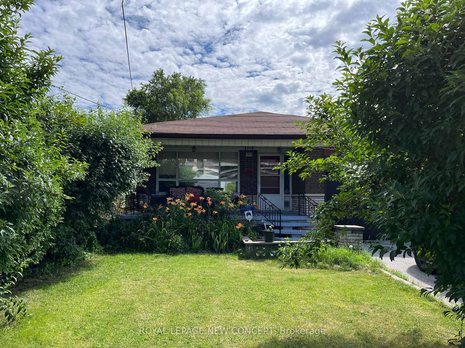 3959 Dufferin Street photo 1
