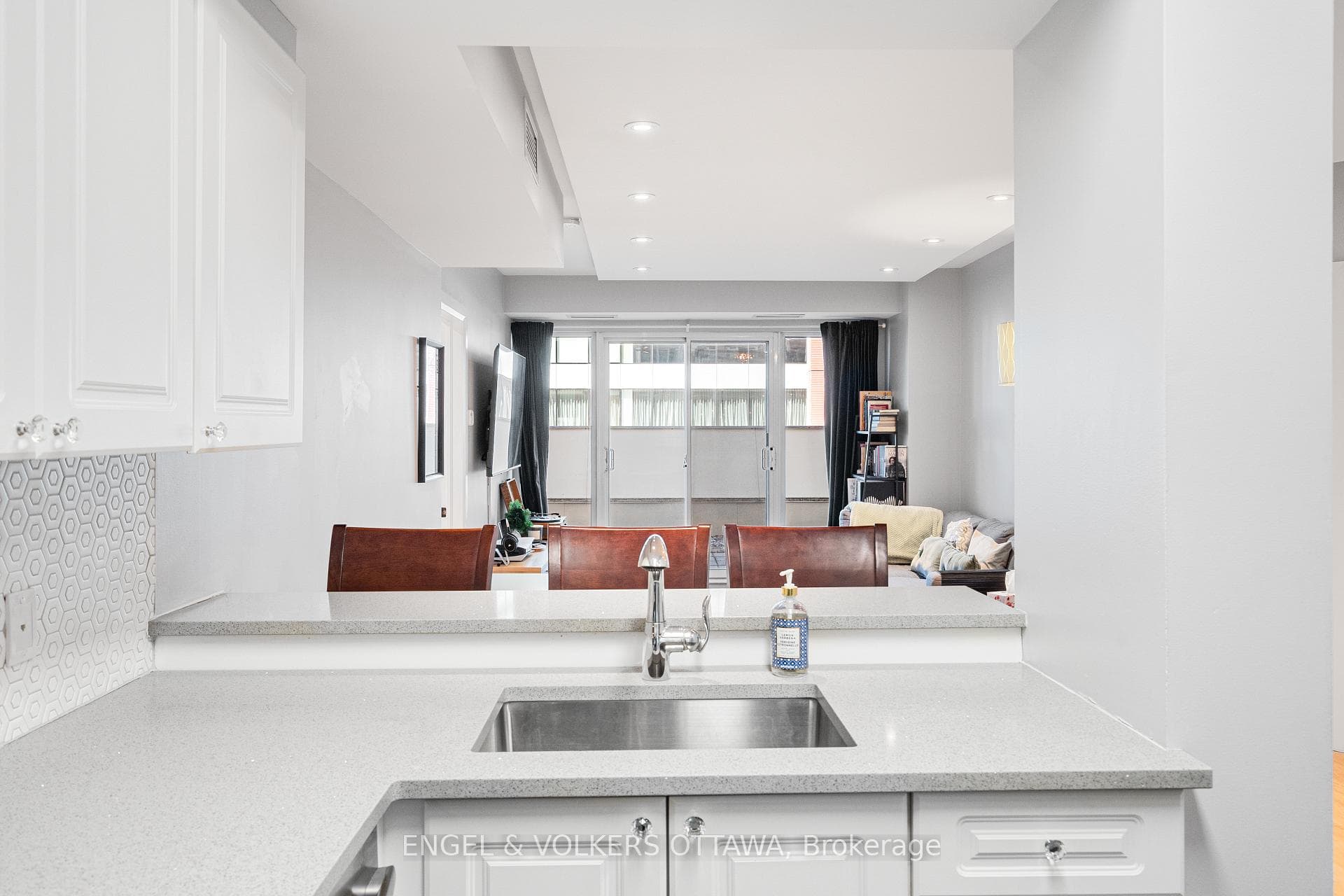 200 RIDEAU Street Unit 202 photo 10