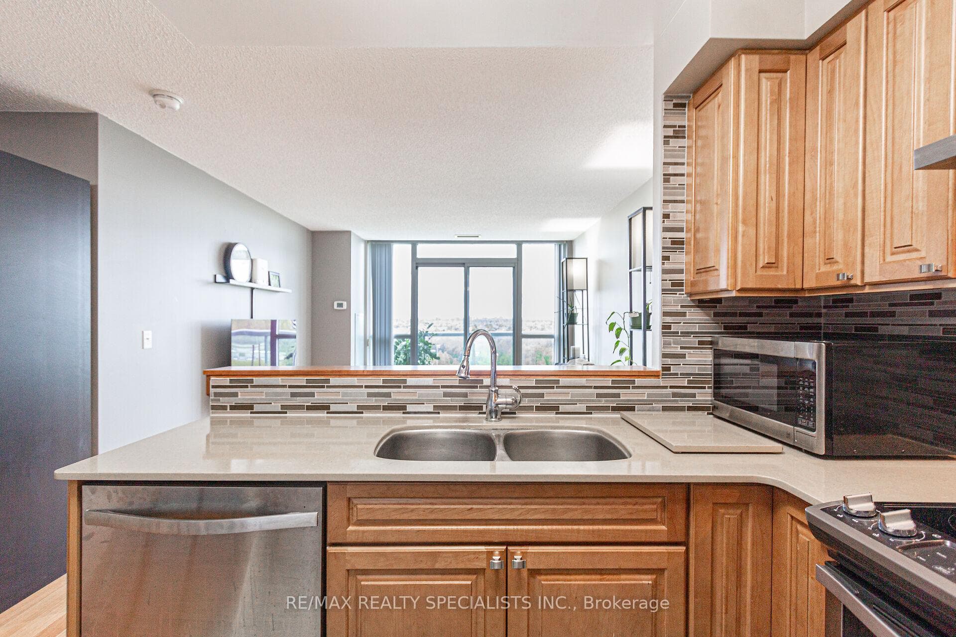 2585 ERIN CENTRE Boulevard Unit PH7 photo 8