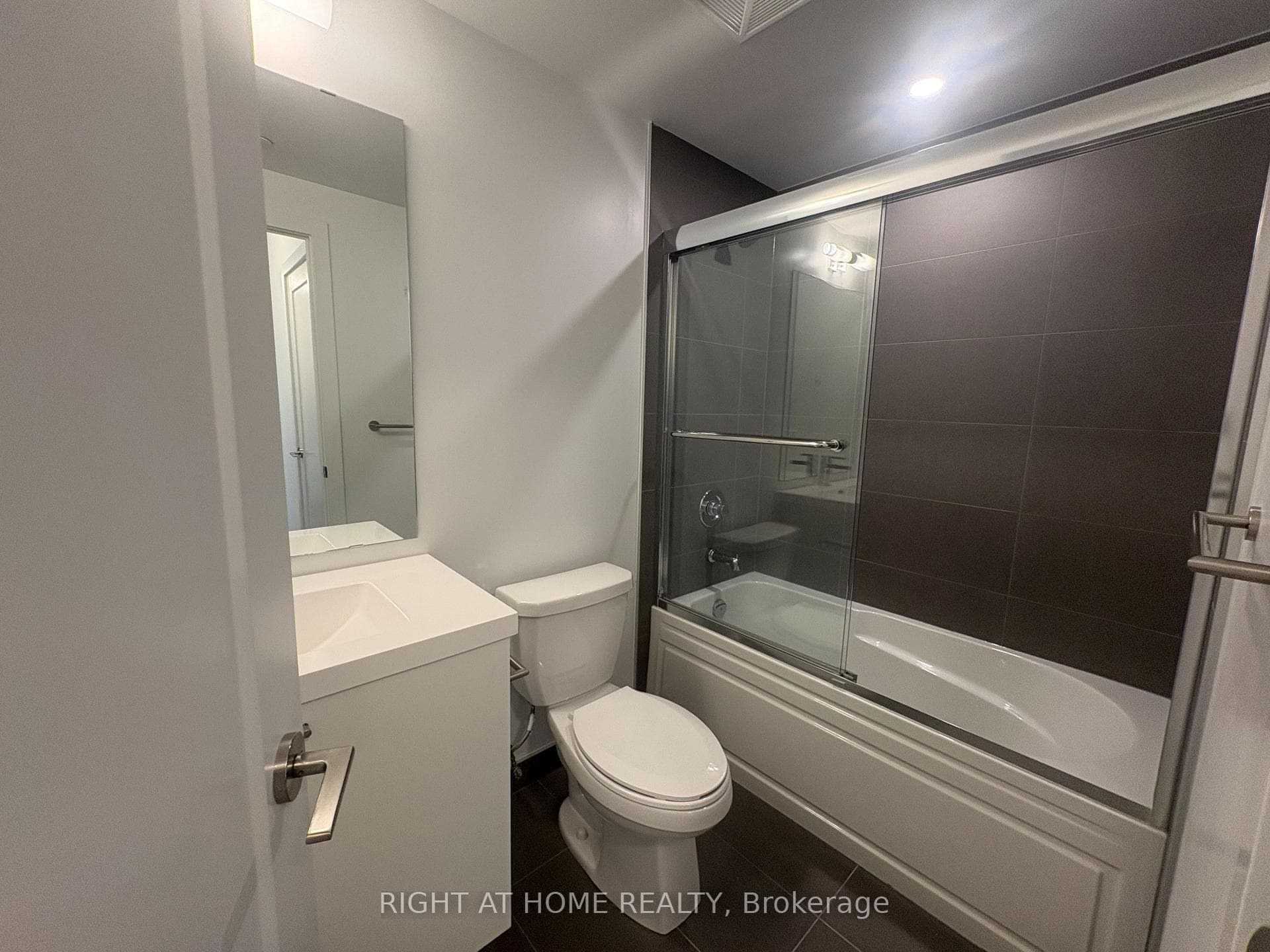 2545 Simcoe Street Unit 357 photo 15