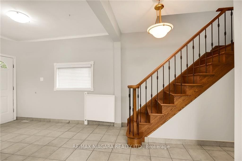 145 Welland Avenue photo 11