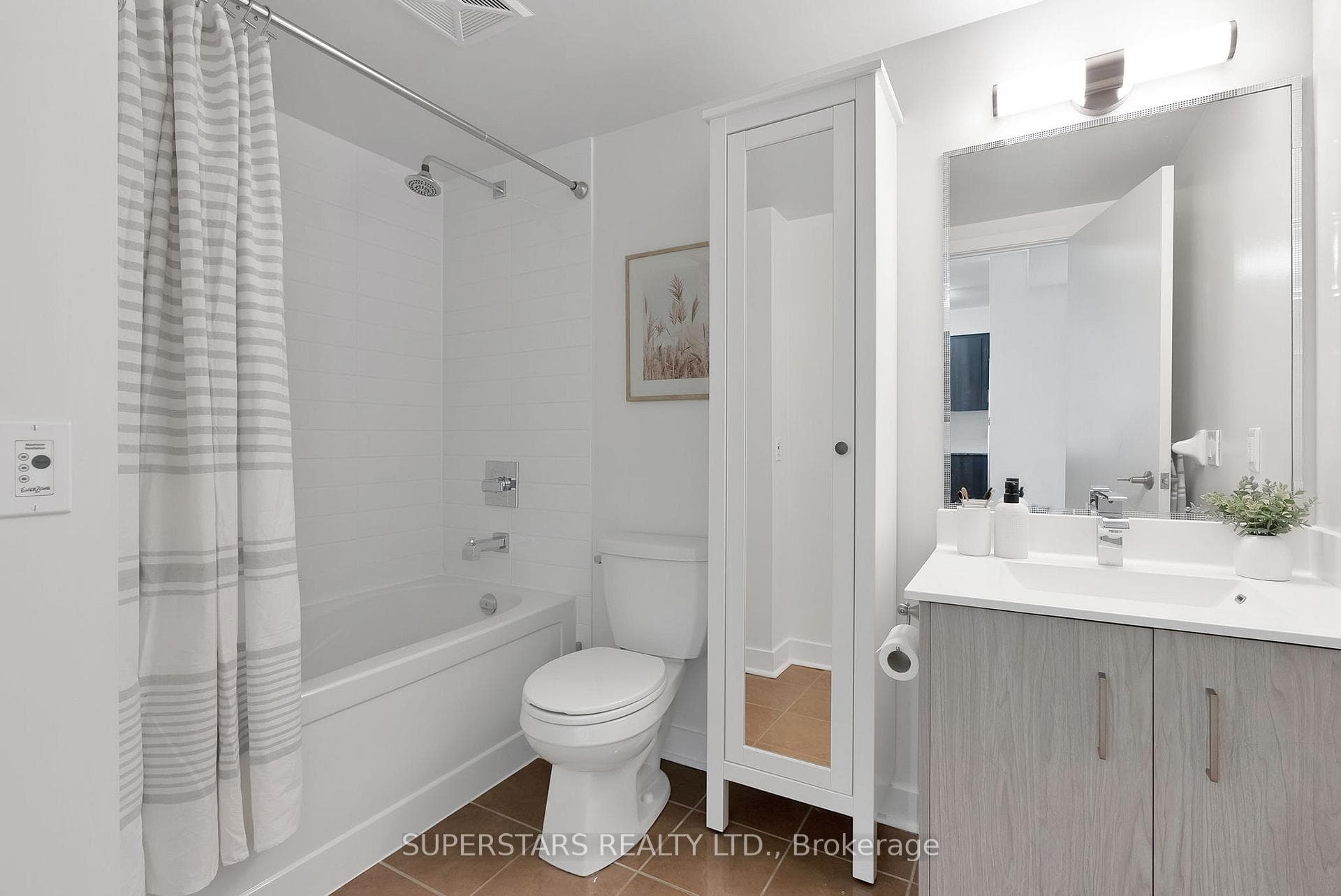 5740 Yonge Street Unit 903 photo 12
