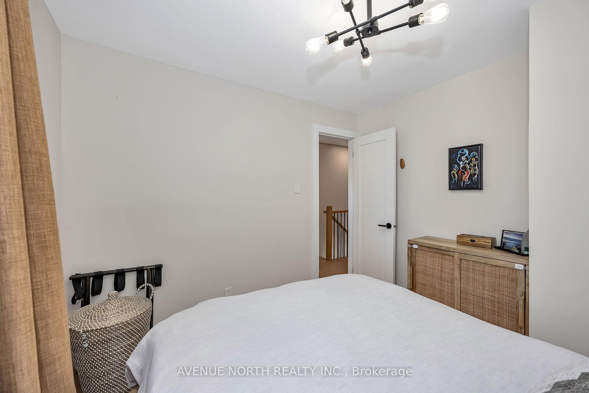 1091 Gladstone Avenue photo 30