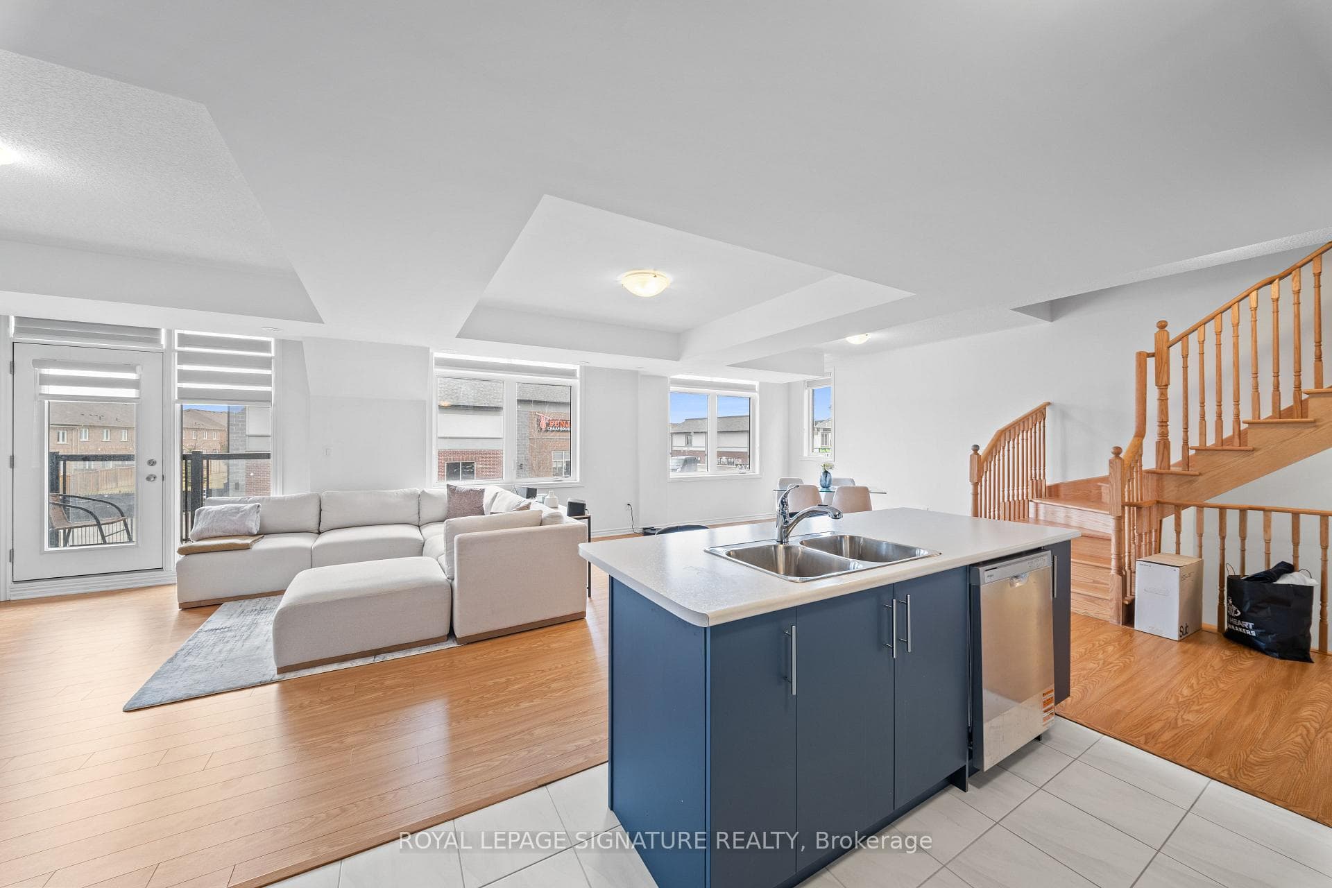 429 Dougall Avenue photo 16