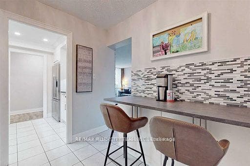 1535 Lakeshore Road Unit 305 photo 12