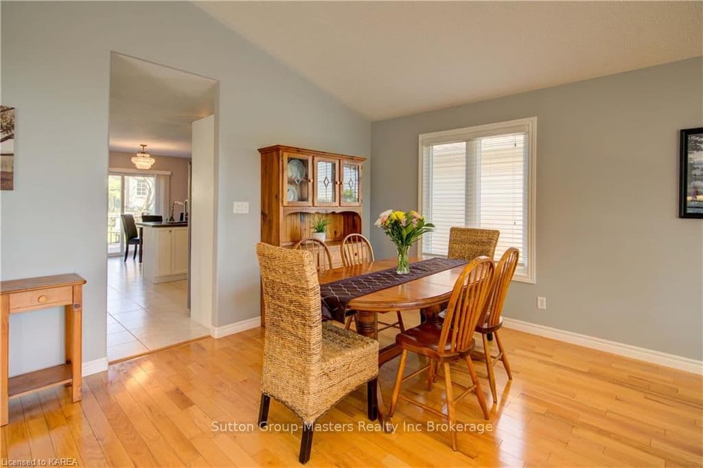 668 MELROSE Street photo 13