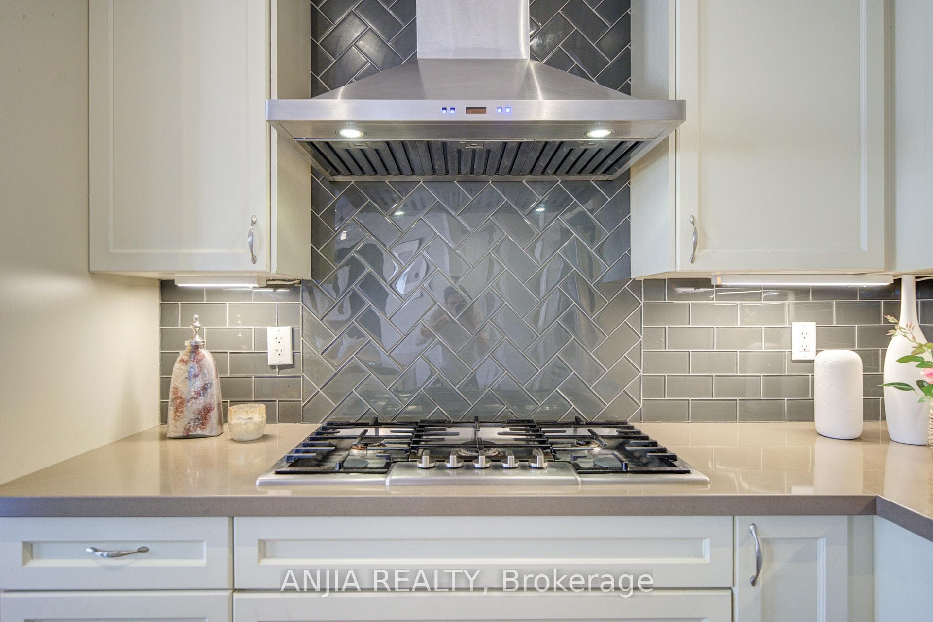56 Stockell Crescent photo 19
