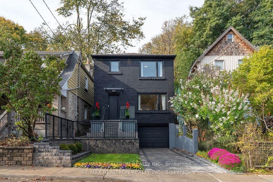 254 Hastings Avenue photo 4