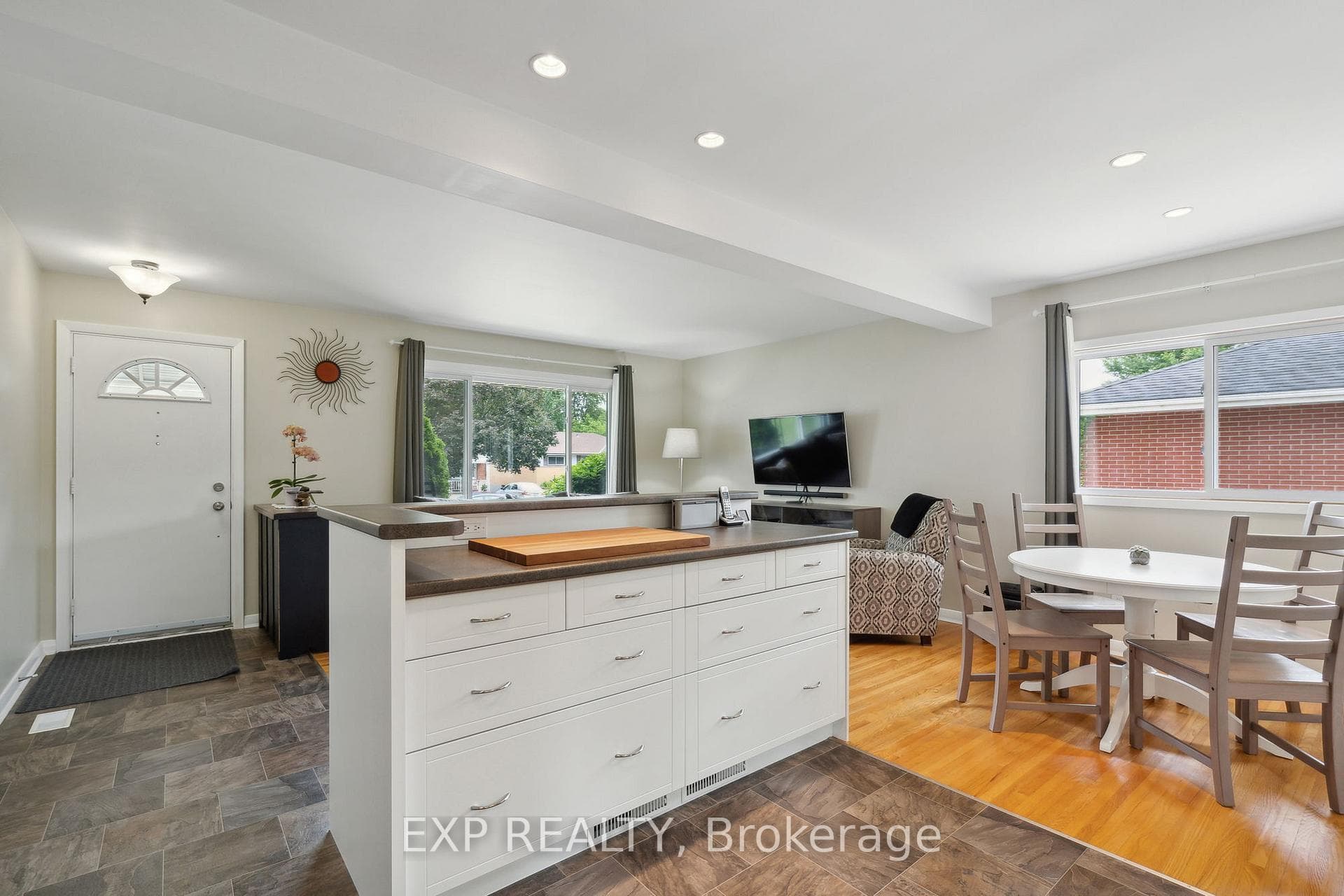 224 Irving Place photo 17