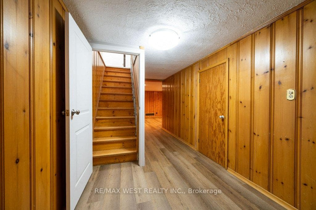 8 Farningham Crescent photo 18