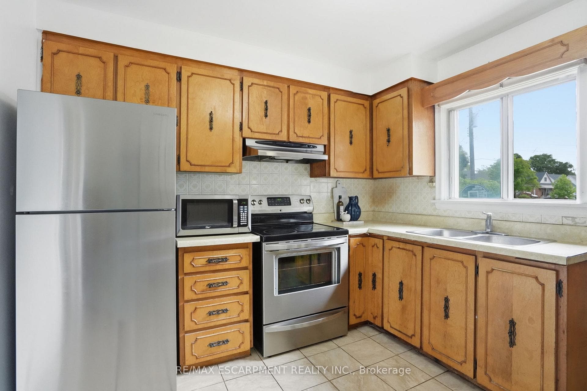 4 Duncombe Drive photo 9