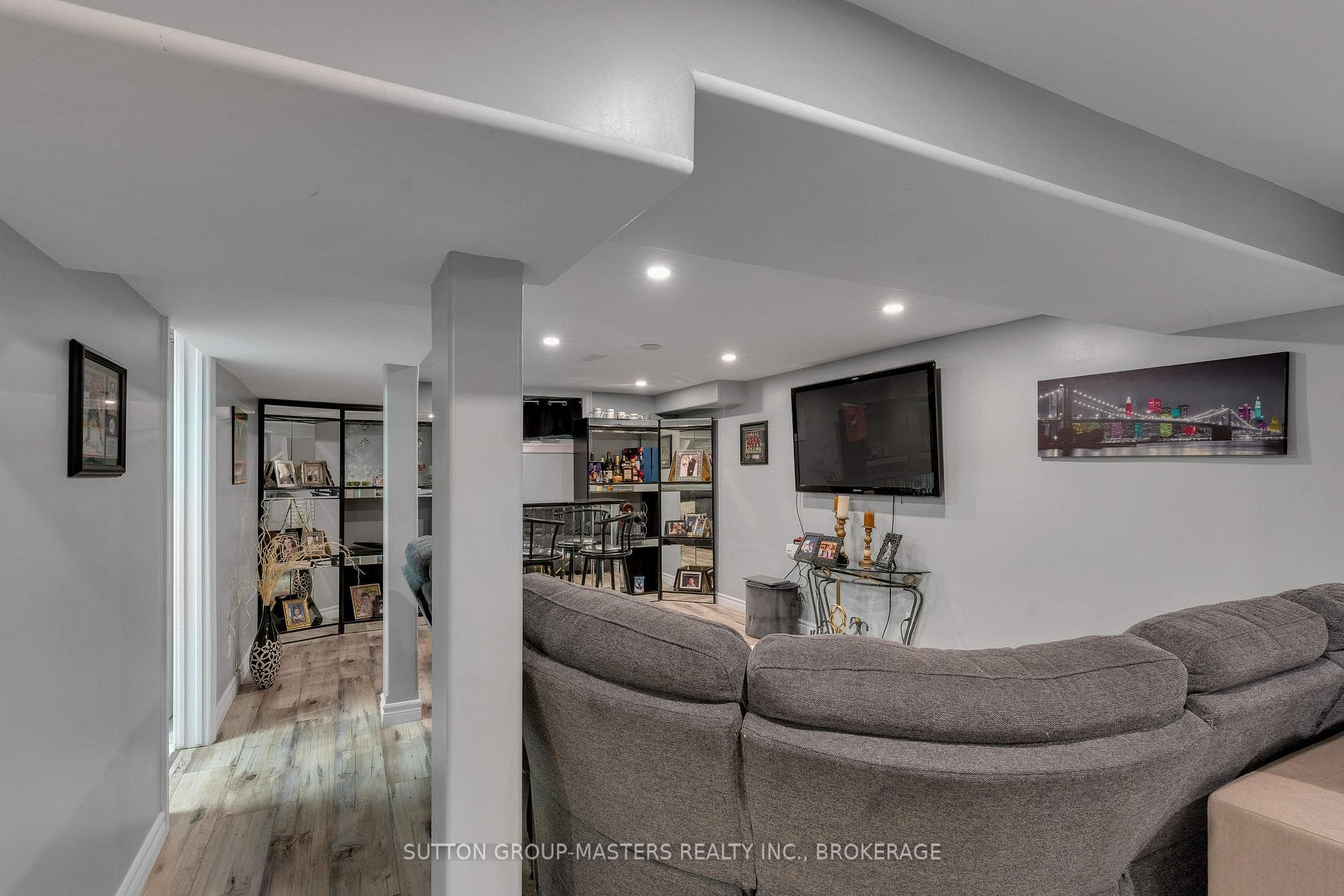 496 Grandtrunk Avenue photo 30