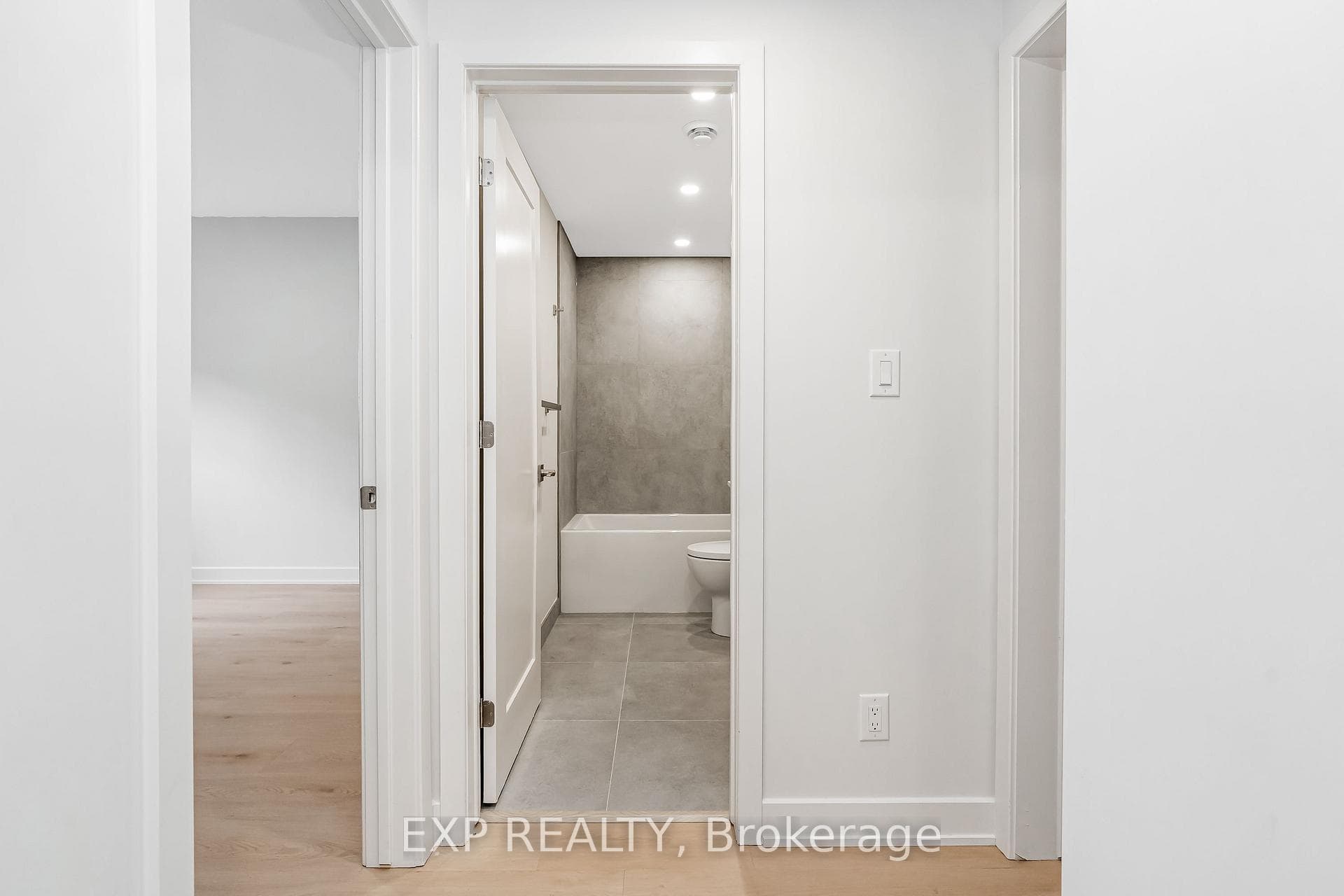 1267 Summerville Avenue Unit 4 photo 5