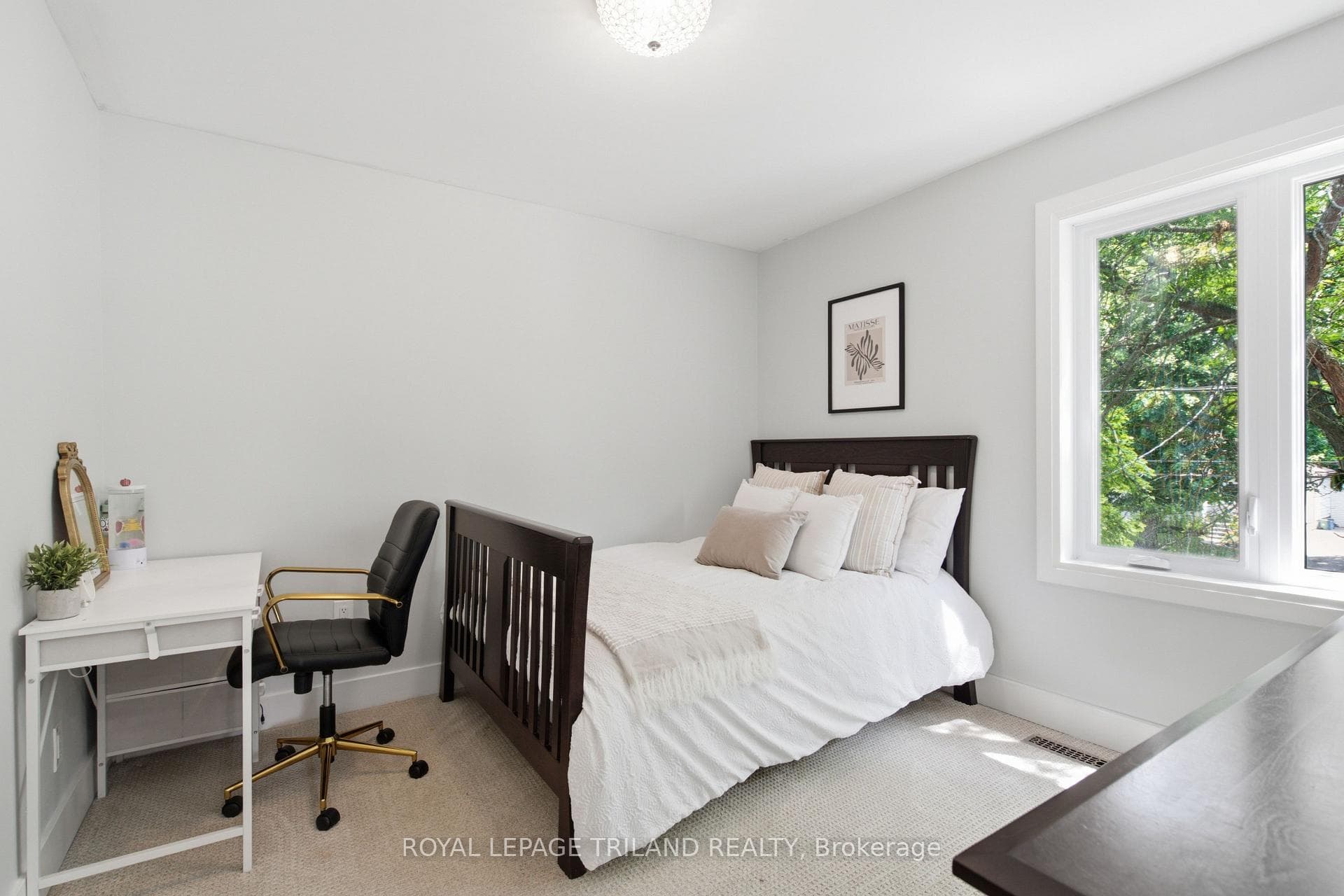 279 Stephen Street photo 32