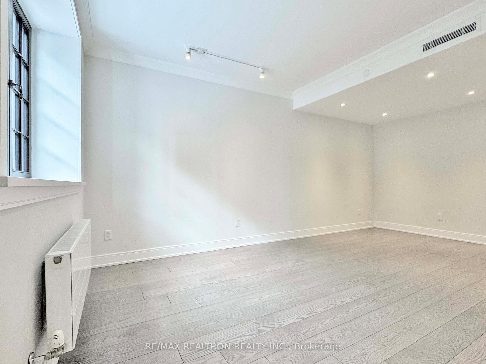 2 Clarendon Avenue Unit 105 photo 3