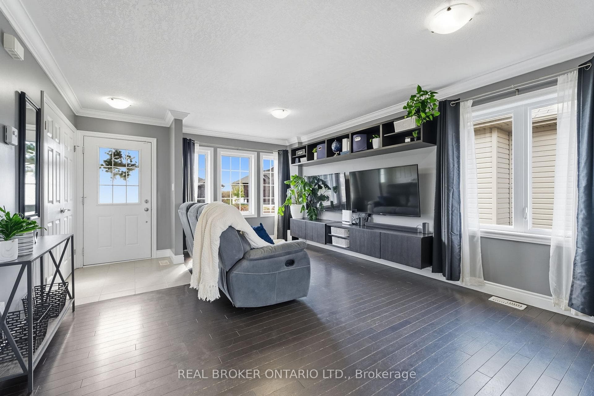 18 Dennis Drive photo 6