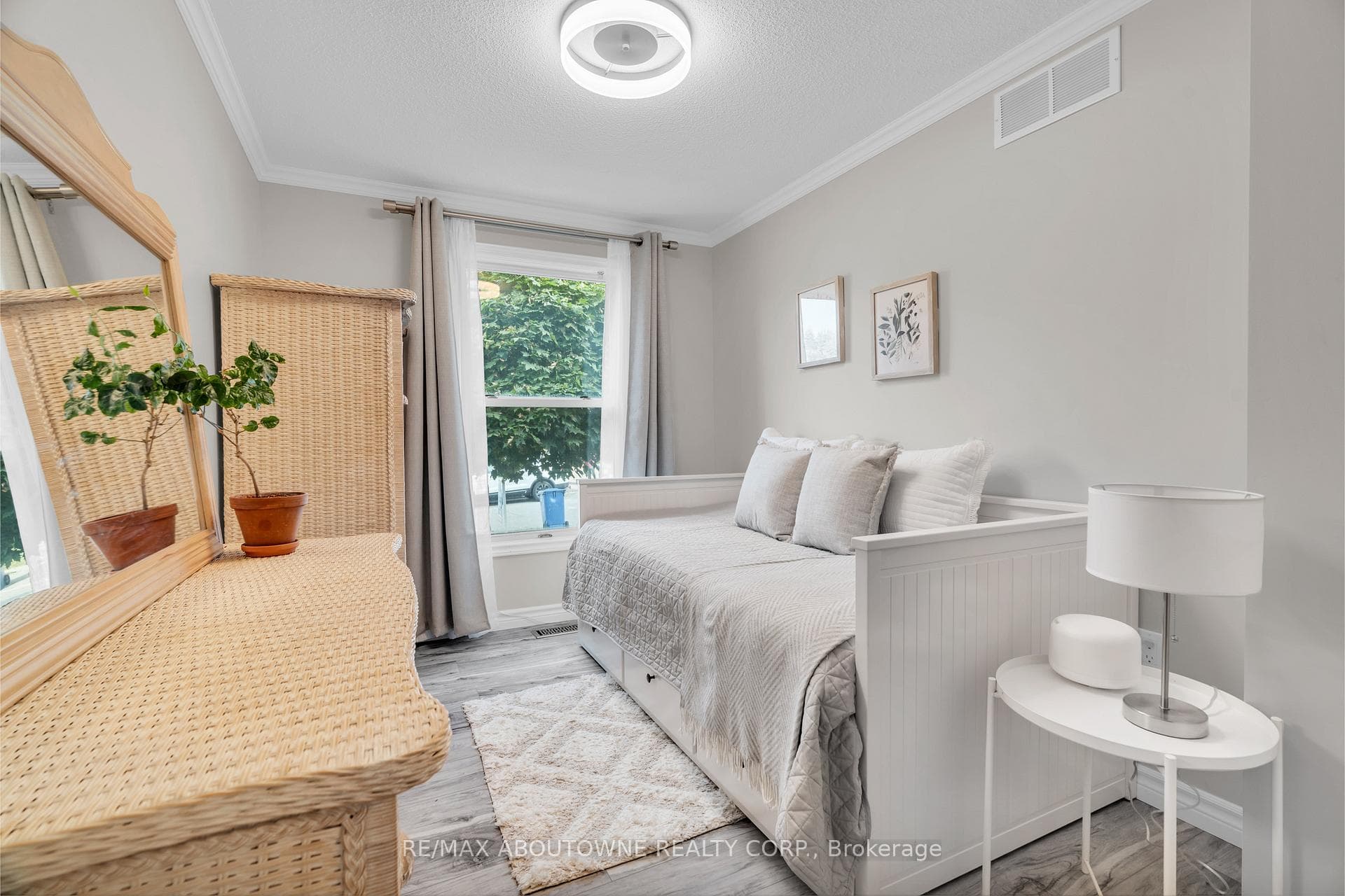 20 Moss Place photo 16