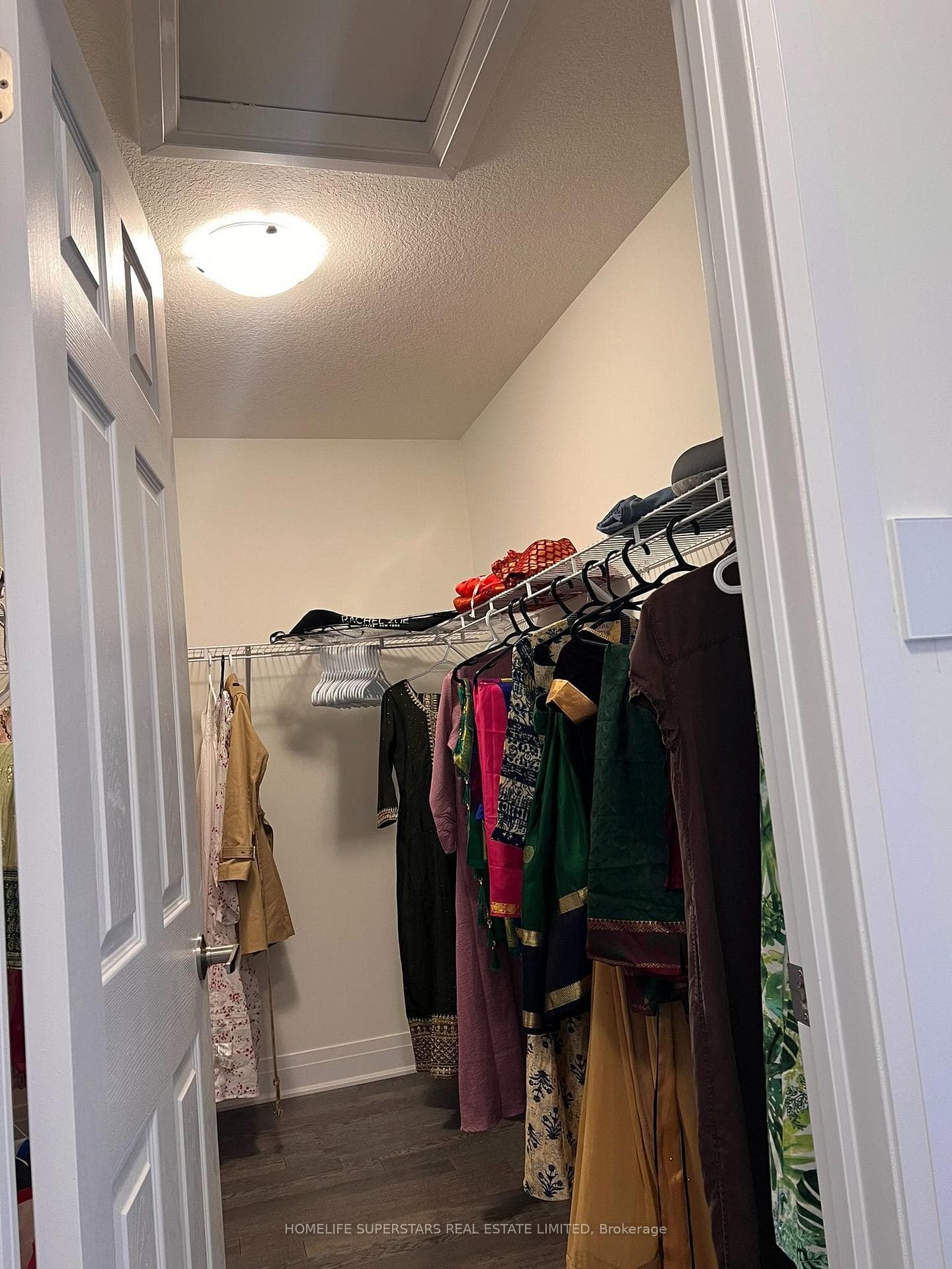 188 AVIRON Crescent photo 32