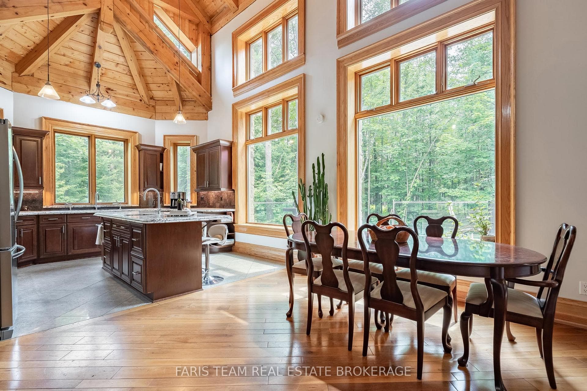 636 Harbour Street photo 14