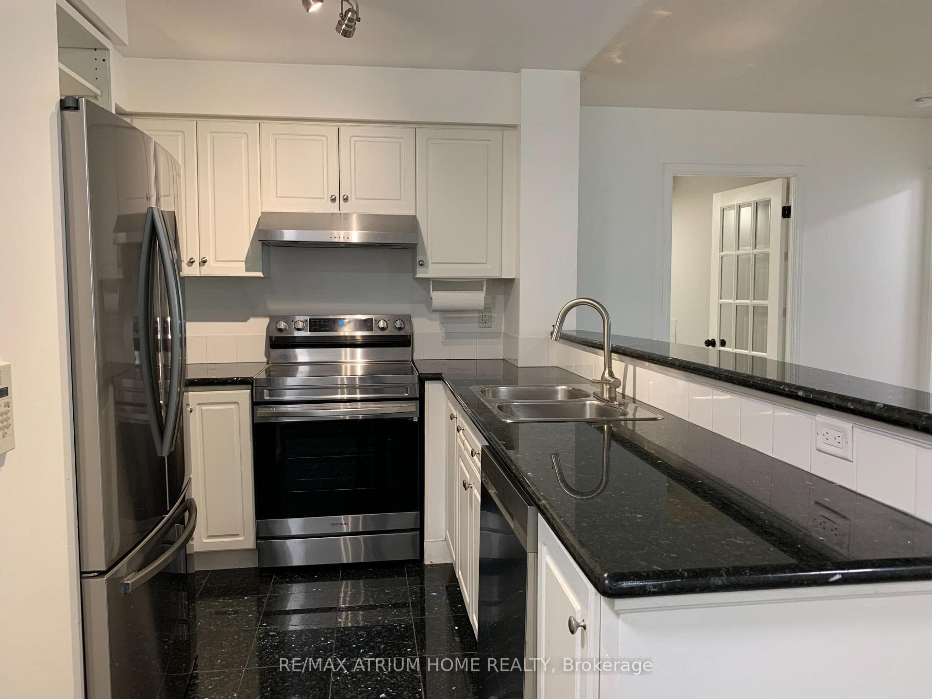 23 Lorraine Drive Unit 816 photo 8