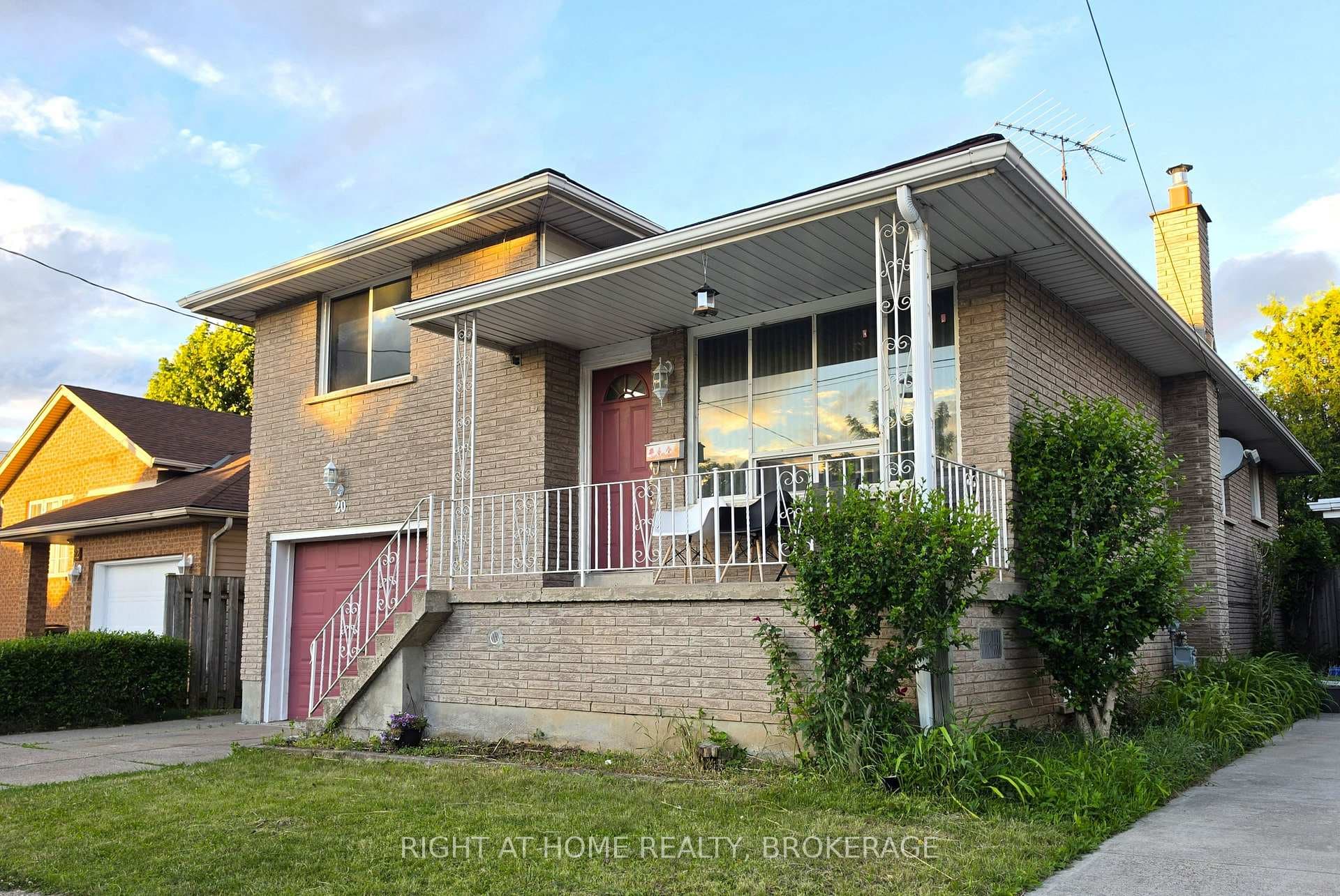 20 Augusta Avenue photo 5