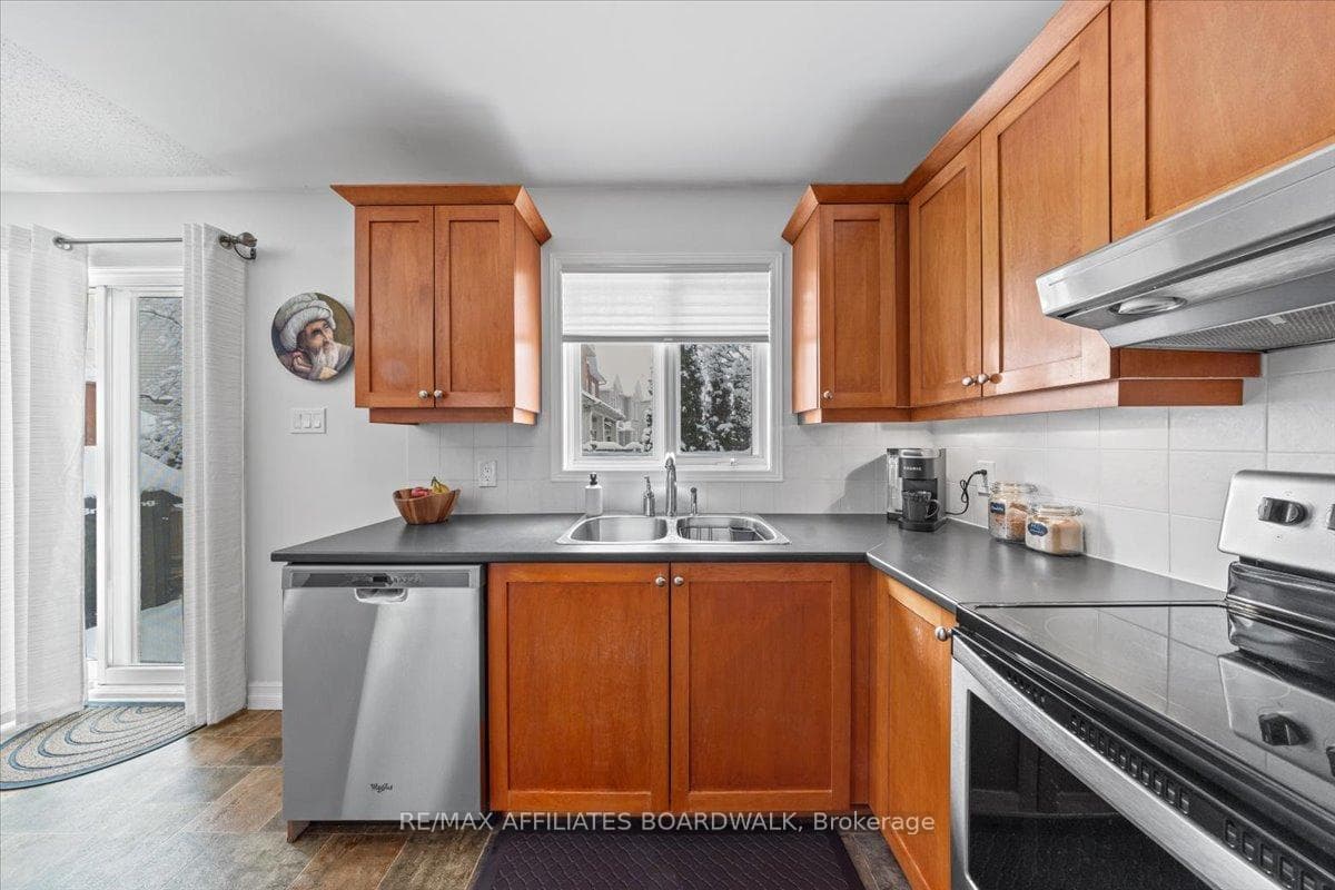 8 Stonepointe Avenue photo 17
