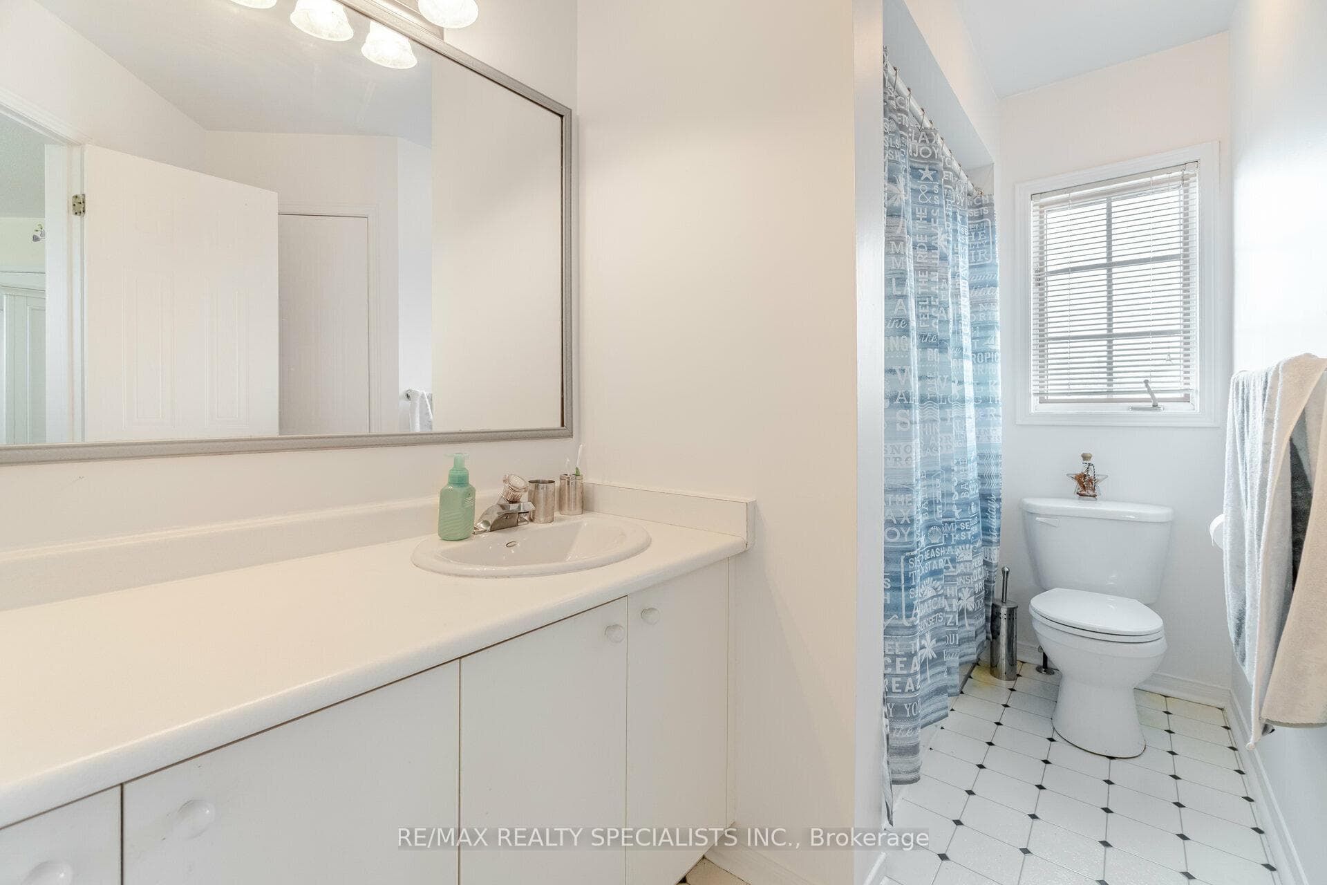 75 VIVIANS Crescent photo 22